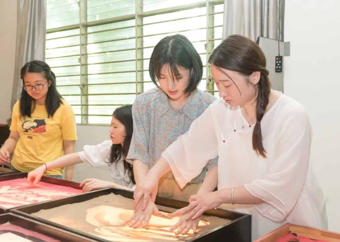 蜂蜜浏览器_qwewqe.jpg 新老澳门香港原料网站